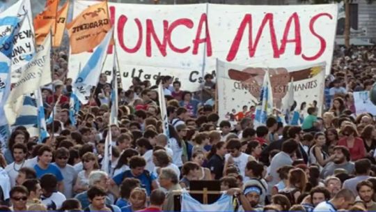 Analista destaca espontaneidad en la masiva marcha del 24M