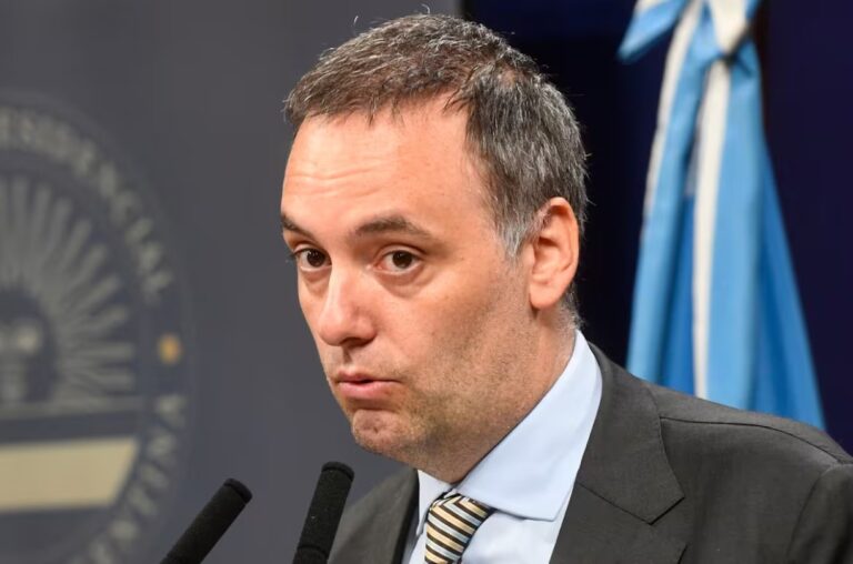 Manuel Adorni en conferencia de prensa