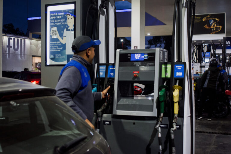 Gráfico comparativo de precios de combustibles e inflación en países de América Latina