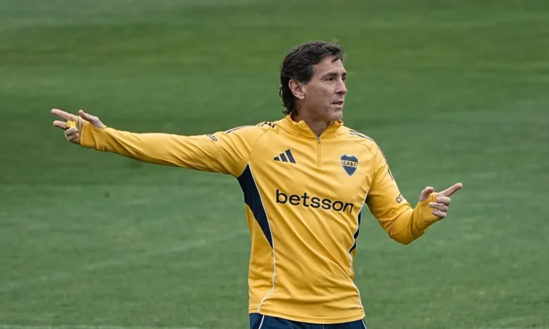 Plantel de Boca Juniors entrenando de cara al Superclásico
