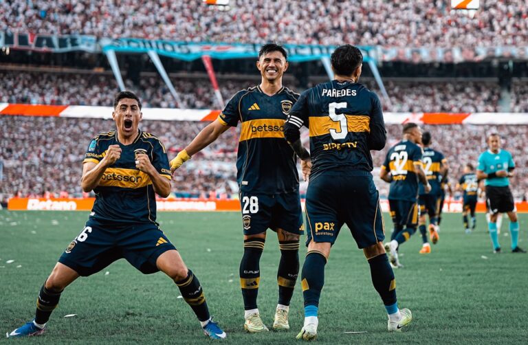 Jugadores de Boca durante un partido de fútbol
