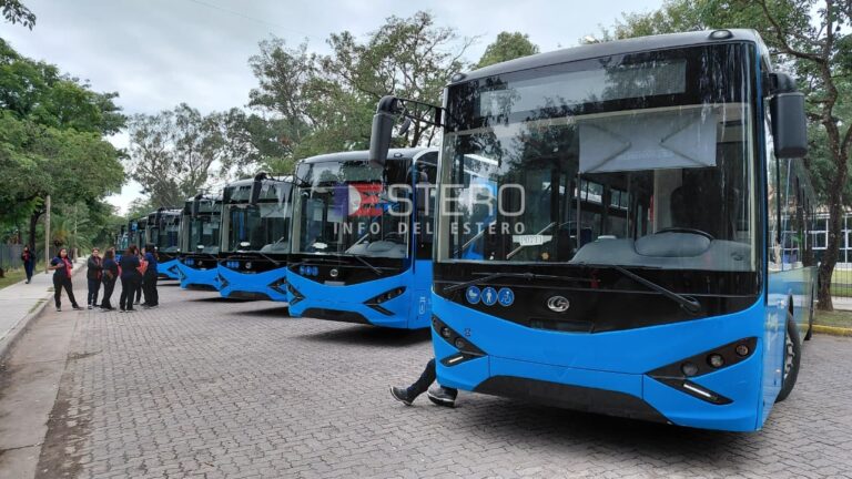 Colectivo eléctrico de la nueva línea experimental en Santiago del Estero