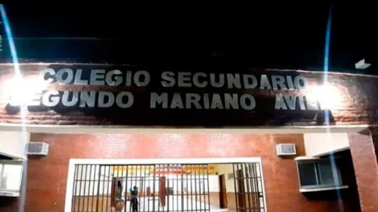 Exterior del Colegio Secundario Segundo Mariano Ávila en El Charco, Santiago del Estero