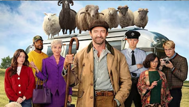 Afiche de Las ovejas detectives con Hugh Jackman y ovejas animadas en un campo británico