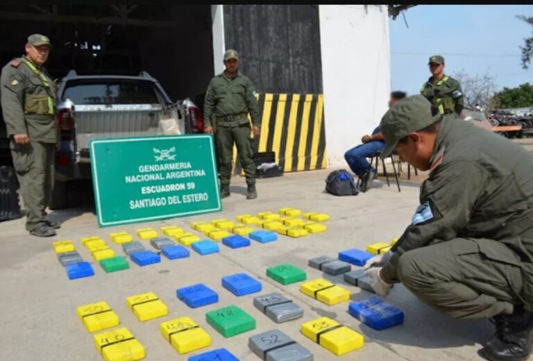 Operativo de fuerzas de seguridad en Santiago del Estero durante allanamientos por narcotráfico