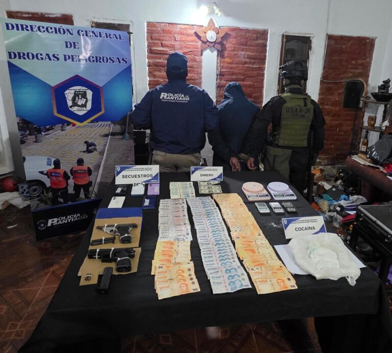 Operativo policial en el barrio Vinalar de Santiago del Estero
