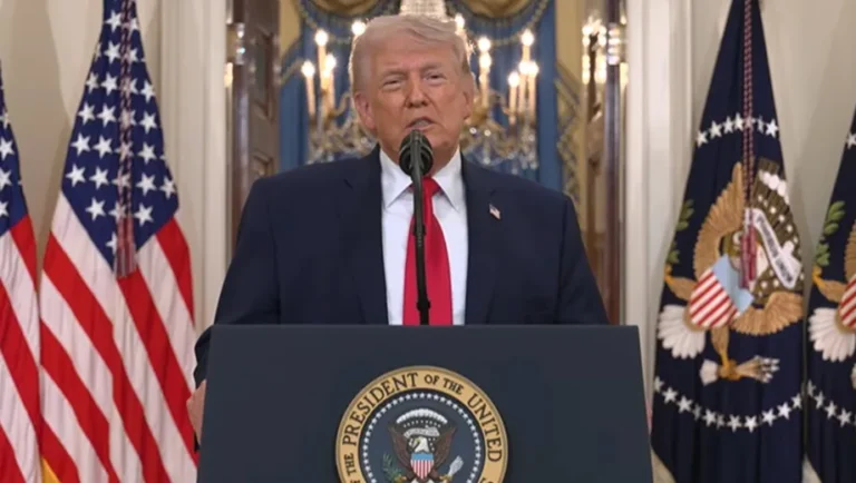 Donald Trump en un discurso (imagen referencial)