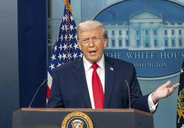 Donald Trump anuncia extensión del alto el fuego con Irán desde la Casa Blanca.