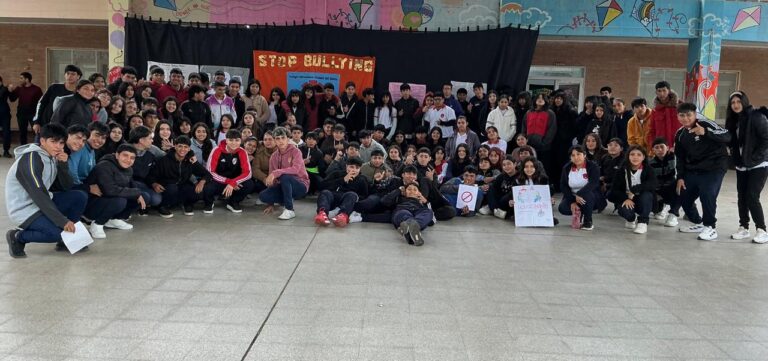 Estudiantes del Colegio Secundario Ciudad del Barco durante la jornada contra el bullying en El Polear.