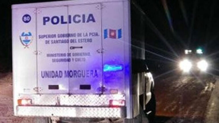 Ambulancia del SEASE en la puerta de un boliche en Santiago del Estero