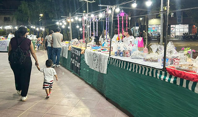 Feria Especial de Pascua en la Plaza Belgrano con puestos de emprendedores locales