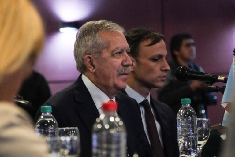 El gobernador Elías Suárez durante su participación en la Asamblea Federal de Ciencia y Tecnología en el Nodo Tecnológico de Santiago del Estero.