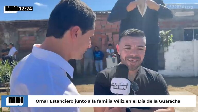 Alejandro Véliz hablando sobre el legado de su padre, Jorge Véliz, en el Día de la Guaracha Santiagueña.