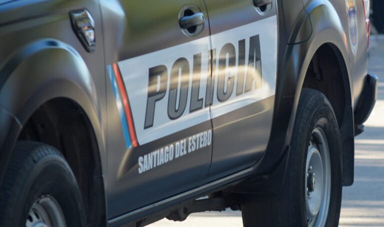 Efectivos policiales en recorrida de prevención en zona de canal, ilustrativa.