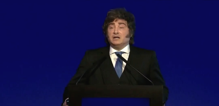 Javier Milei hablando en la Cena Anual de la Fundación Libertad