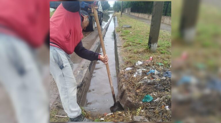 Trabajos de mantenimiento y limpieza en desagües pluviales de la ciudad de La Banda