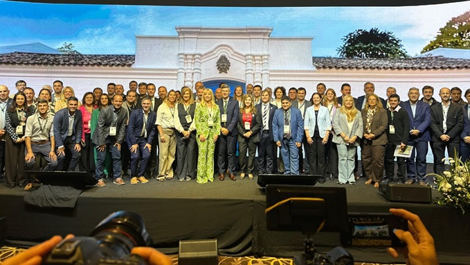 Intendente Roger Nediani en la VIII Asamblea Nacional de Intendentes por el Cambio Climático en Tucumán