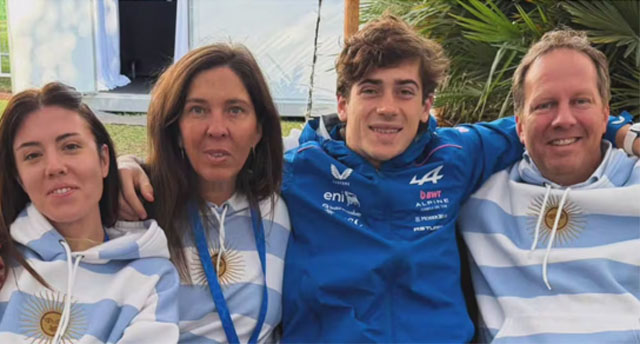 Franco Colapinto en un circuito automovilístico