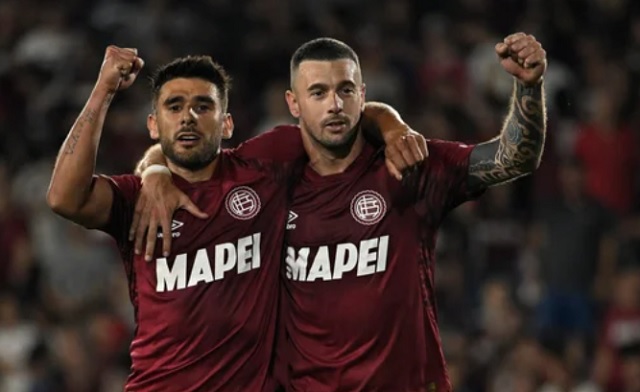 Jugadores de Lanús en partido de Copa Libertadores