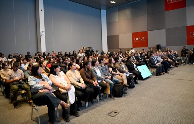Autoridades durante el lanzamiento del 4° Concurso de Escritura 