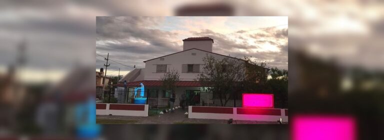 Ilustración de entorno escolar en Santiago del Estero