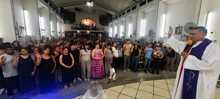 Fachada de la parroquia Cristo Rey en Santiago del Estero, lugar de la misa mensual.
