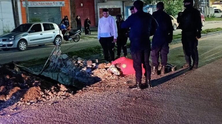 Motociclista herido en accidente por pozo sin señalización en Avenida Solís, Santiago del Estero