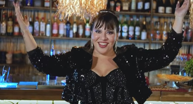 Natali Jugo, cantante santiagueña, en presentación en vivo