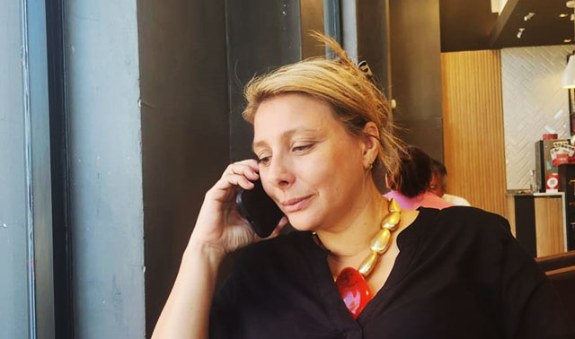 Natalia Neme, candidata a intendente, durante una presentación sobre transporte público.