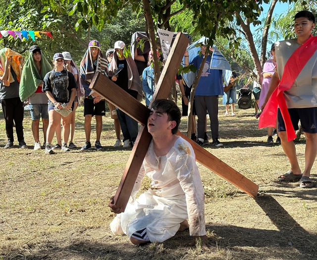 Grupo de jóvenes participantes de la Pascua Joven en Banda, Santiago del Estero