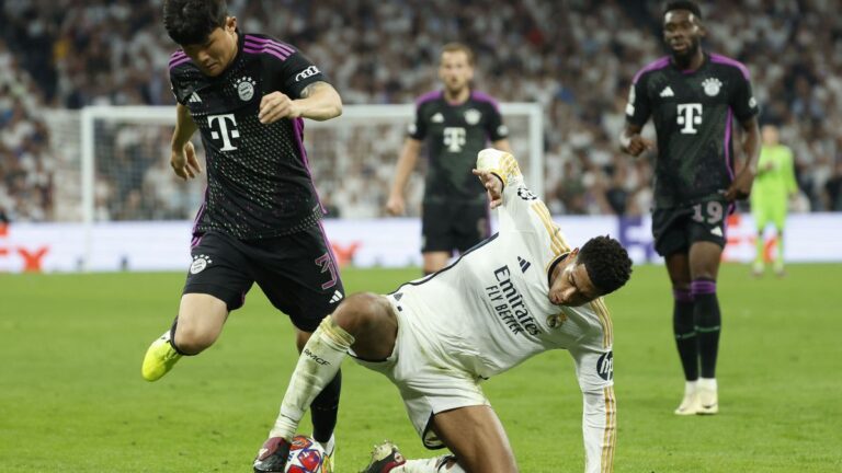 Escudo del Real Madrid y escudo del Bayern Múnich enfrentados, con el logo de la UEFA Champions League de fondo.