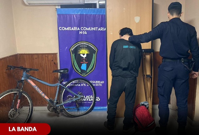 Ilustración de una bicicleta y elementos de seguridad en la ciudad de La Banda