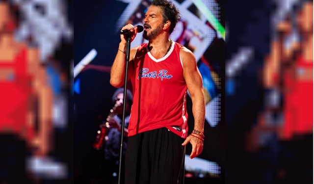 Ricardo Arjona en concierto durante su gira por Estados Unidos
