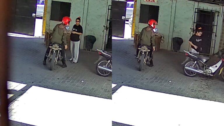 Captura de video que muestra un estacionamiento en el centro de Santiago del Estero, escena referencial del robo de una motocicleta.