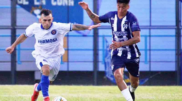 Jugadores de Sarmiento de Santiago del Estero durante un partido del Torneo Federal A.