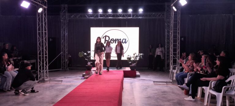 Desfile solidario de la Biblioteca Popular Juan B. Marozzi en Selva con gran concurrencia