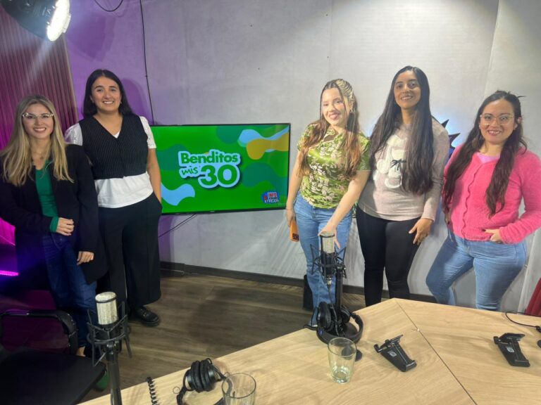 Conductoras de Benditos mis 30 debaten sobre el mandato de la belleza y la juventud eterna