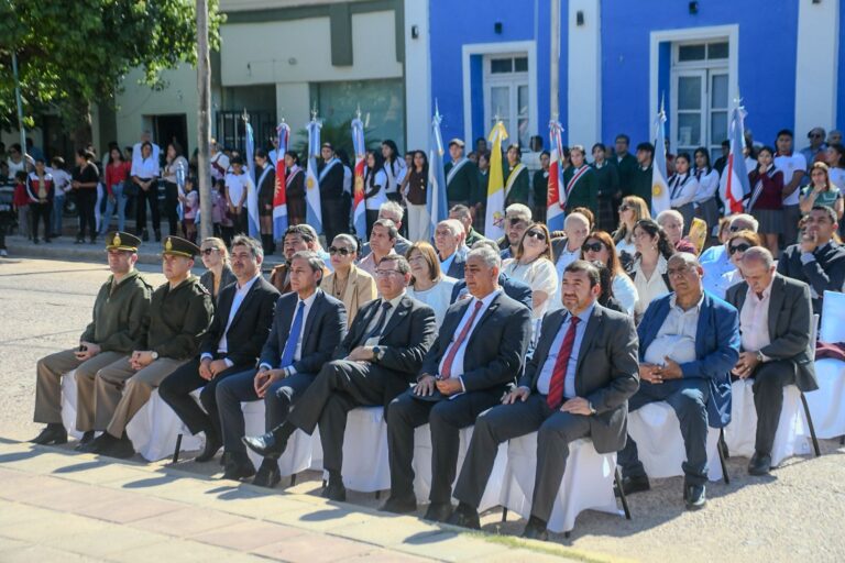 Autoridades provinciales y de la colectividad sirio-libanesa durante el acto conmemorativo en Suncho Corral.