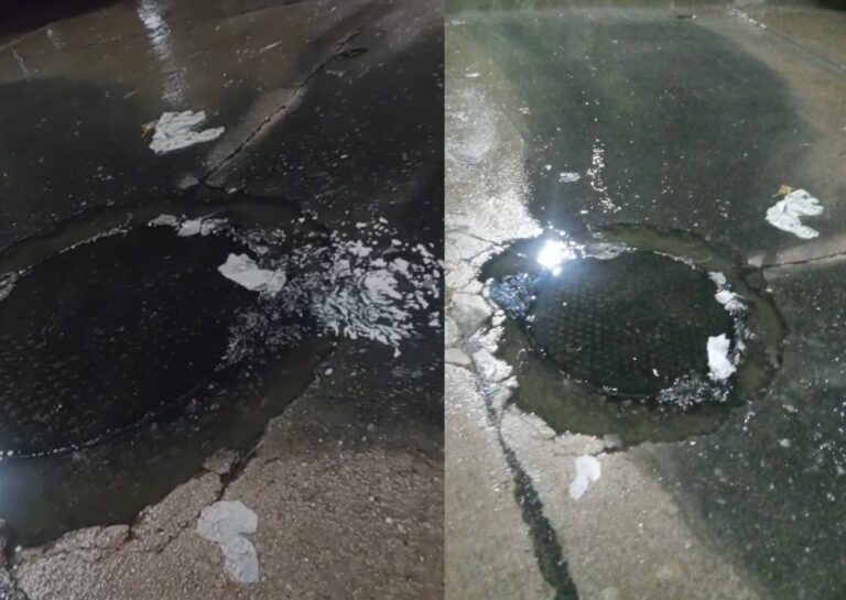 Calle anegada con aguas servidas en barrio del sur de Santiago del Estero