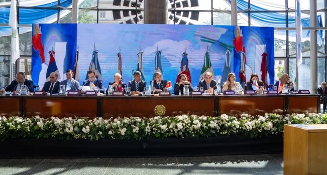 Vicegobernadores y representantes industriales durante la Sesión Plenaria del Parlamento del Norte Grande en Tucumán.