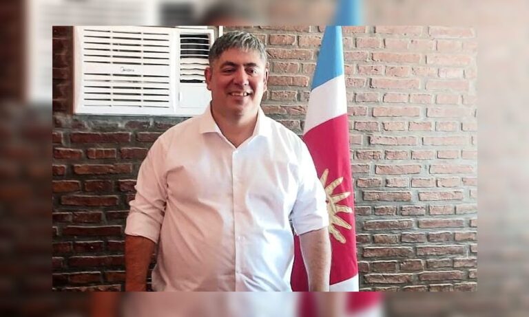 Intendente de Villa Atamisqui, Víctor Rosales, anunciando bono por el Día del Trabajador