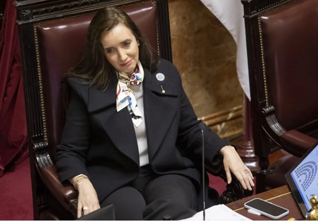 Victoria Villarruel en la Basílica María Auxiliadora y San Carlos de Almagro.