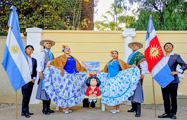 Ballet Folklórico Jorge Newbery en el XX Encuentro Latinoamericano Juvenil de Danzas Folclóricas en Cochabamba