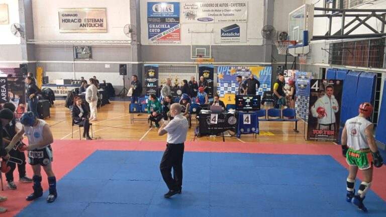 Competidores santiagueños de kickboxing en el Open Nacional con medallas