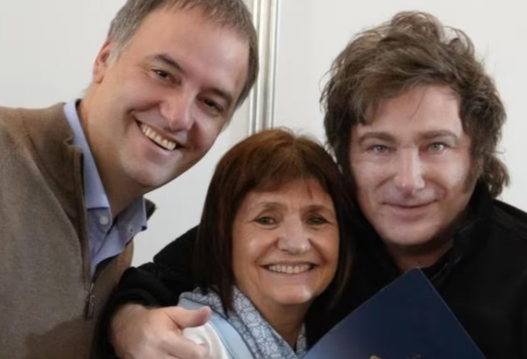 Patricia Bullrich y Javier Milei en un acto oficial