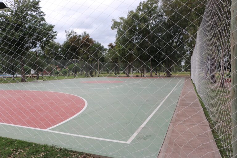 Cancha de futsal del Polideportivo de la UNSE