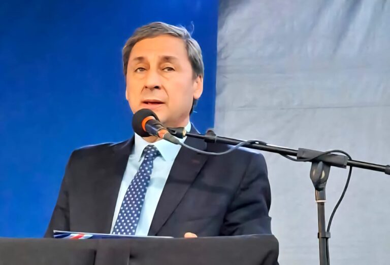 Vicegobernador Carlos Silva Neder durante su discurso por el Día del Trabajador en Santiago del Estero